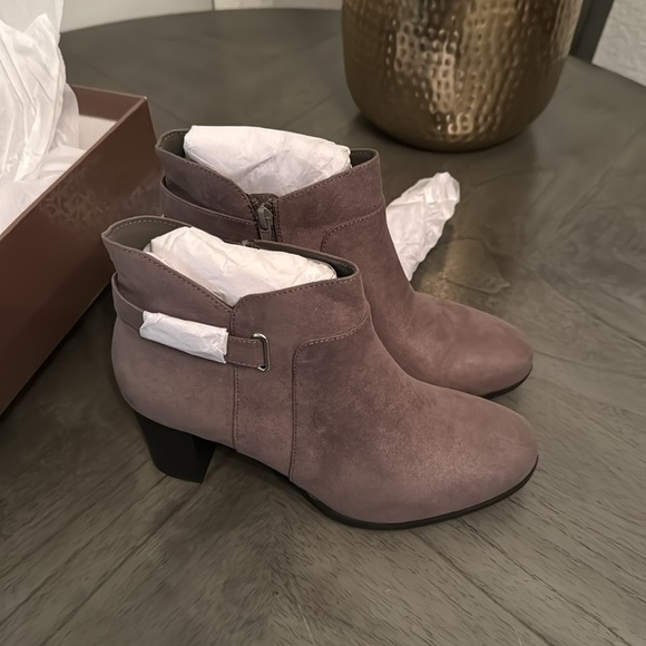 Giani Bernini Women's Artemyss Memory Foam Block Heel Dress Booties, (WIDE) - Picture 5 of 6